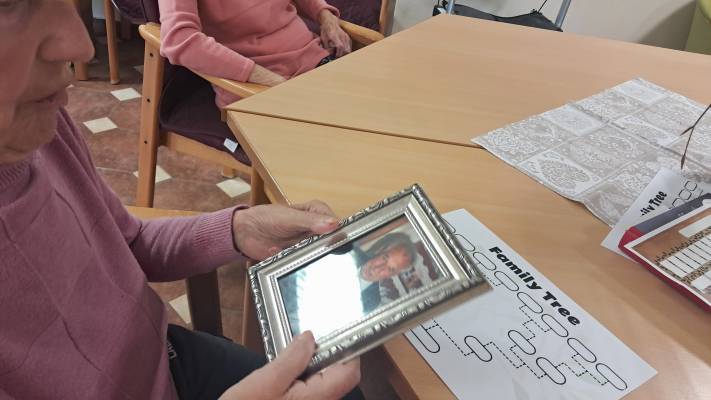 Prohlížení rodinných fotografií