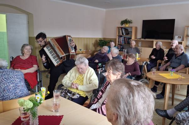 Návštěva harmonikáře pana Kopáčka