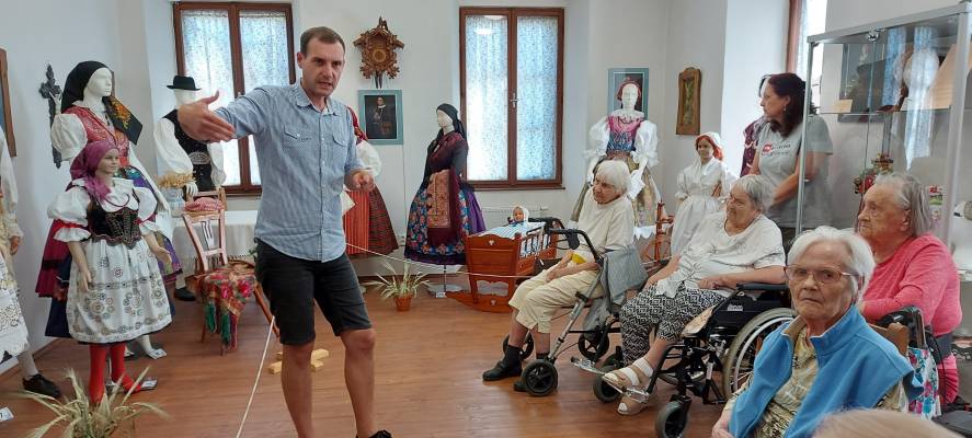 Výstava lidových krojů v Plané nad Lužnicí