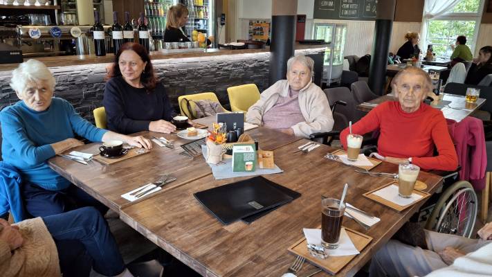 Posezení v restauraci Černá perla