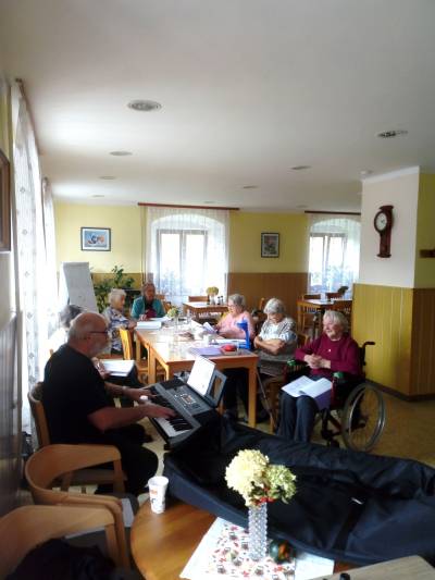 Zpívání s panem kaplanem