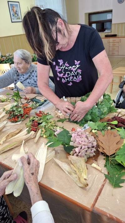 Ukázka aranžování podzimních věnců
