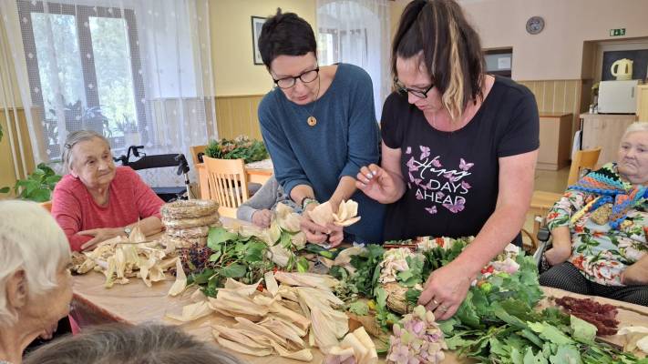 Ukázka aranžování podzimních věnců