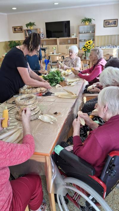 Ukázka aranžování podzimních věnců