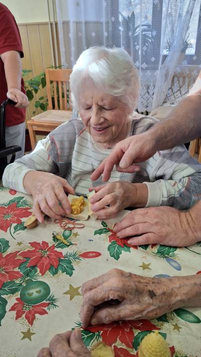 Výroba svíček ze včelího vosku