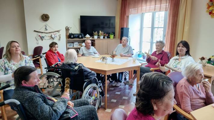 Narozeninové posezení s hudebními nástroji