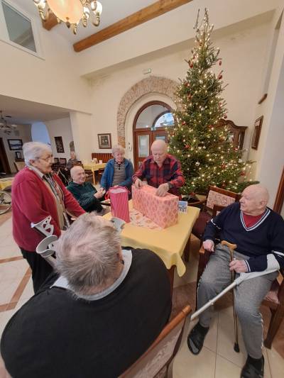 Předávání vánočních dárků