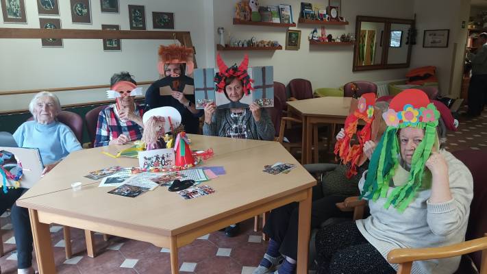 Všem to v maskách slušelo