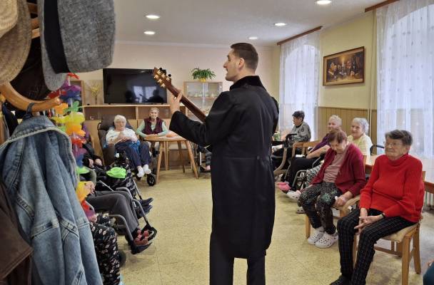 Hudební vystoupení p. Dobíška