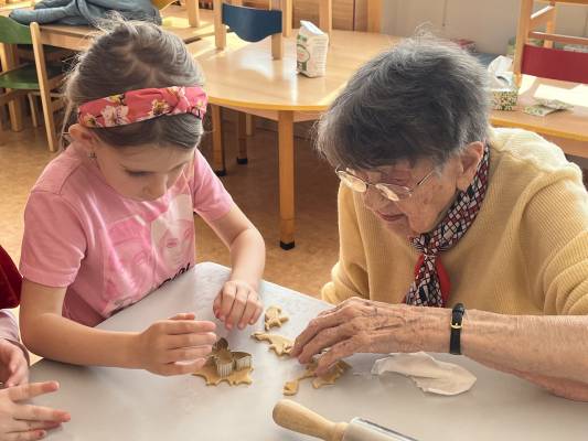 Pečení velikonočních perníčků s dětmi MŠ Deštná