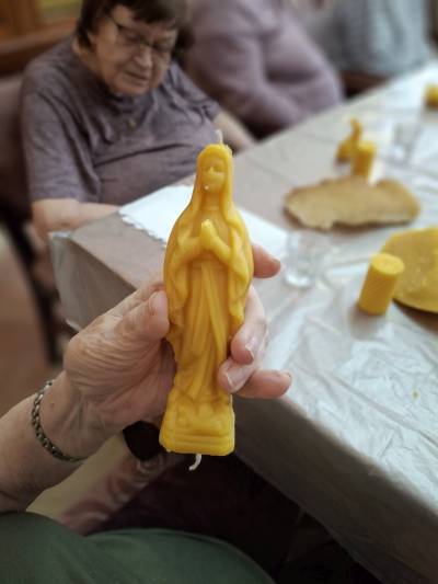 Finální podoba svíčky ze včelího vosku