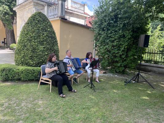 Vítání léta - živá hudba Jaroslava Urbana a spol