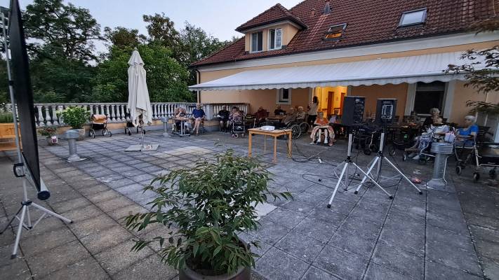 Letní kino na terase