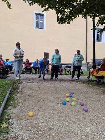 Přátelské utkání v petaque - souboj pracovnic